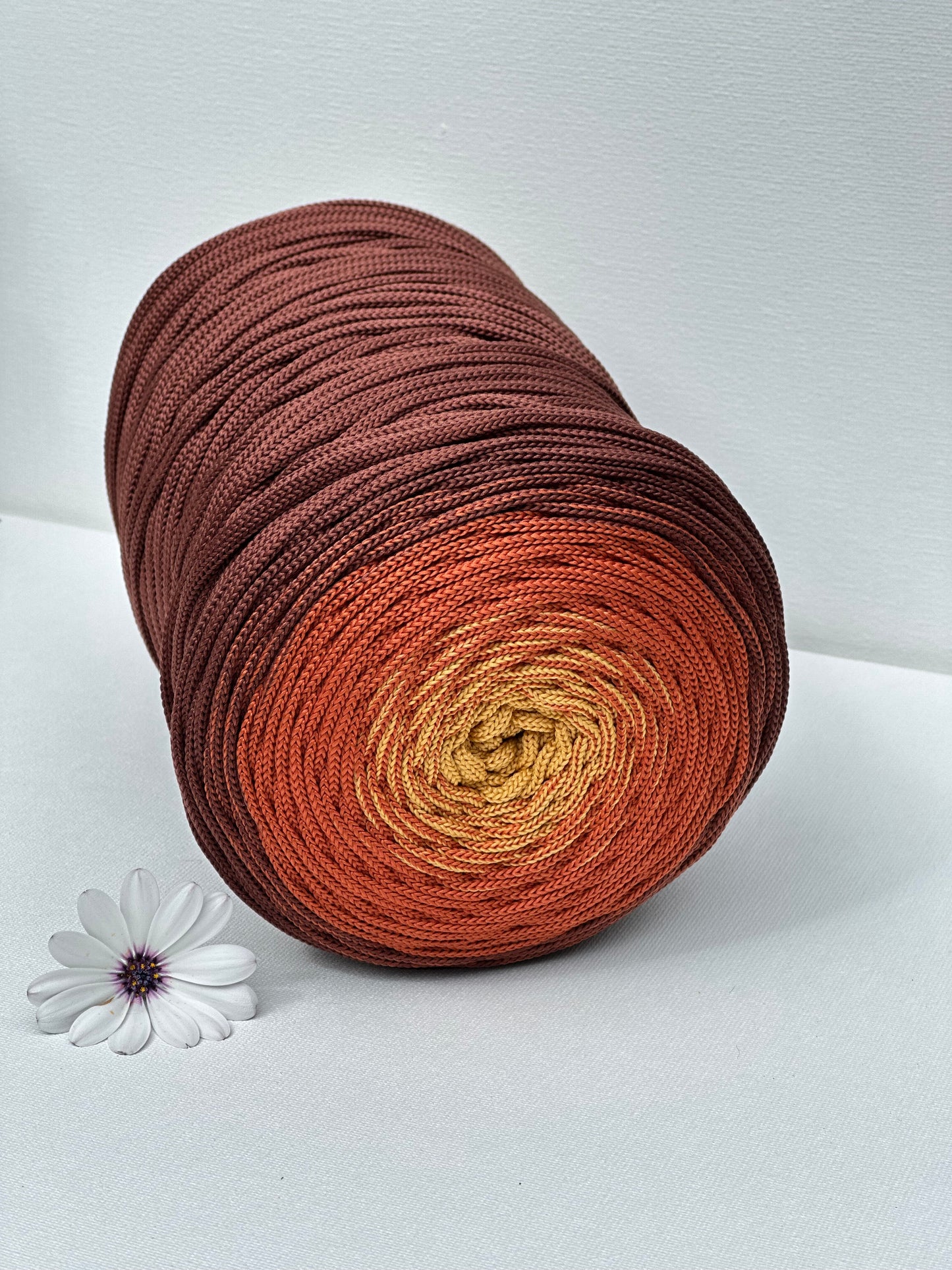 Polyestergarn | Ombre mit Farbverlauf | Stärke 5 mm | Länge 260 Meter | Verschiedene Farben