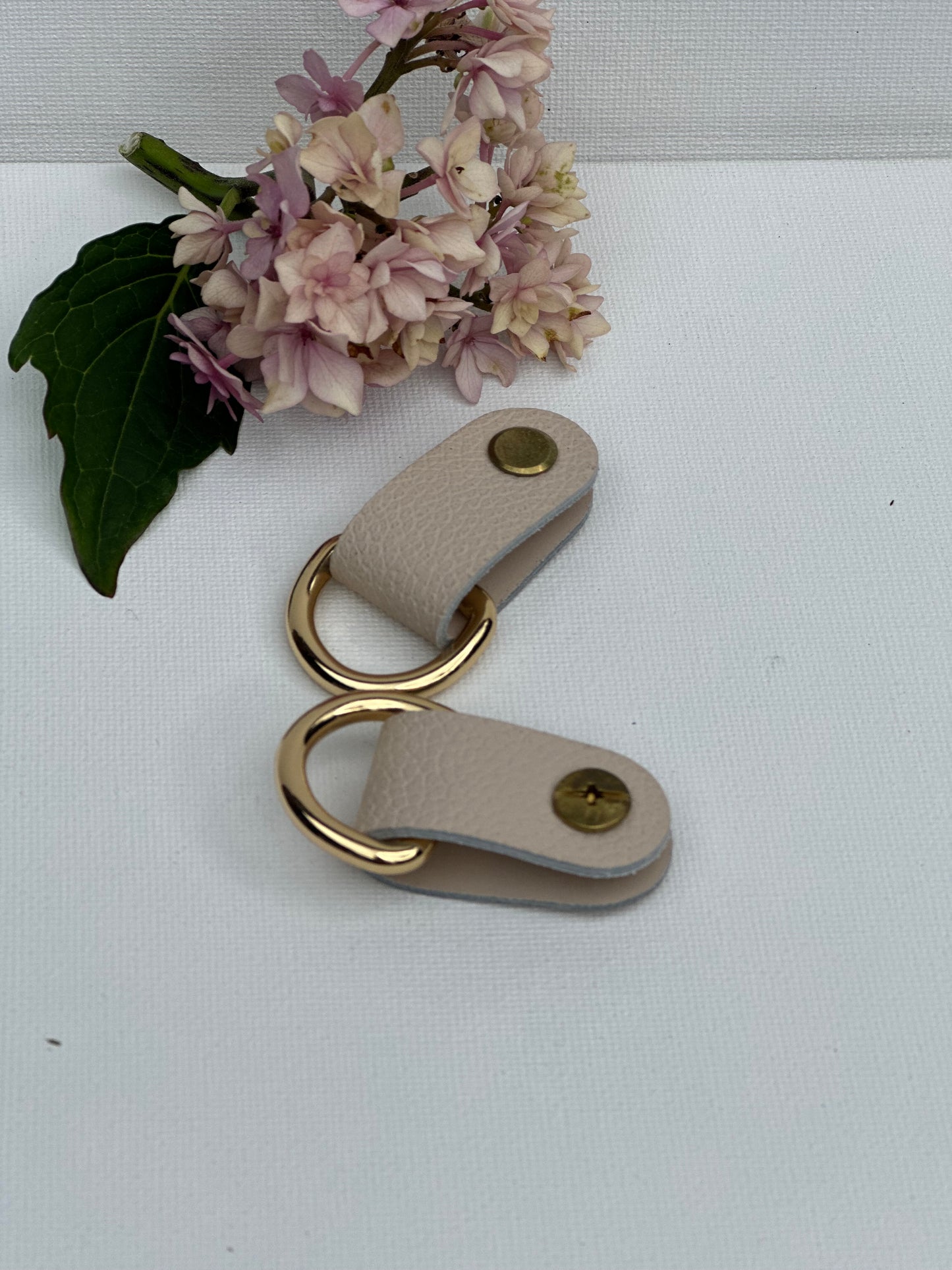 Seitliche Taschengurthalter mit Schraubnieten – 2er-Set