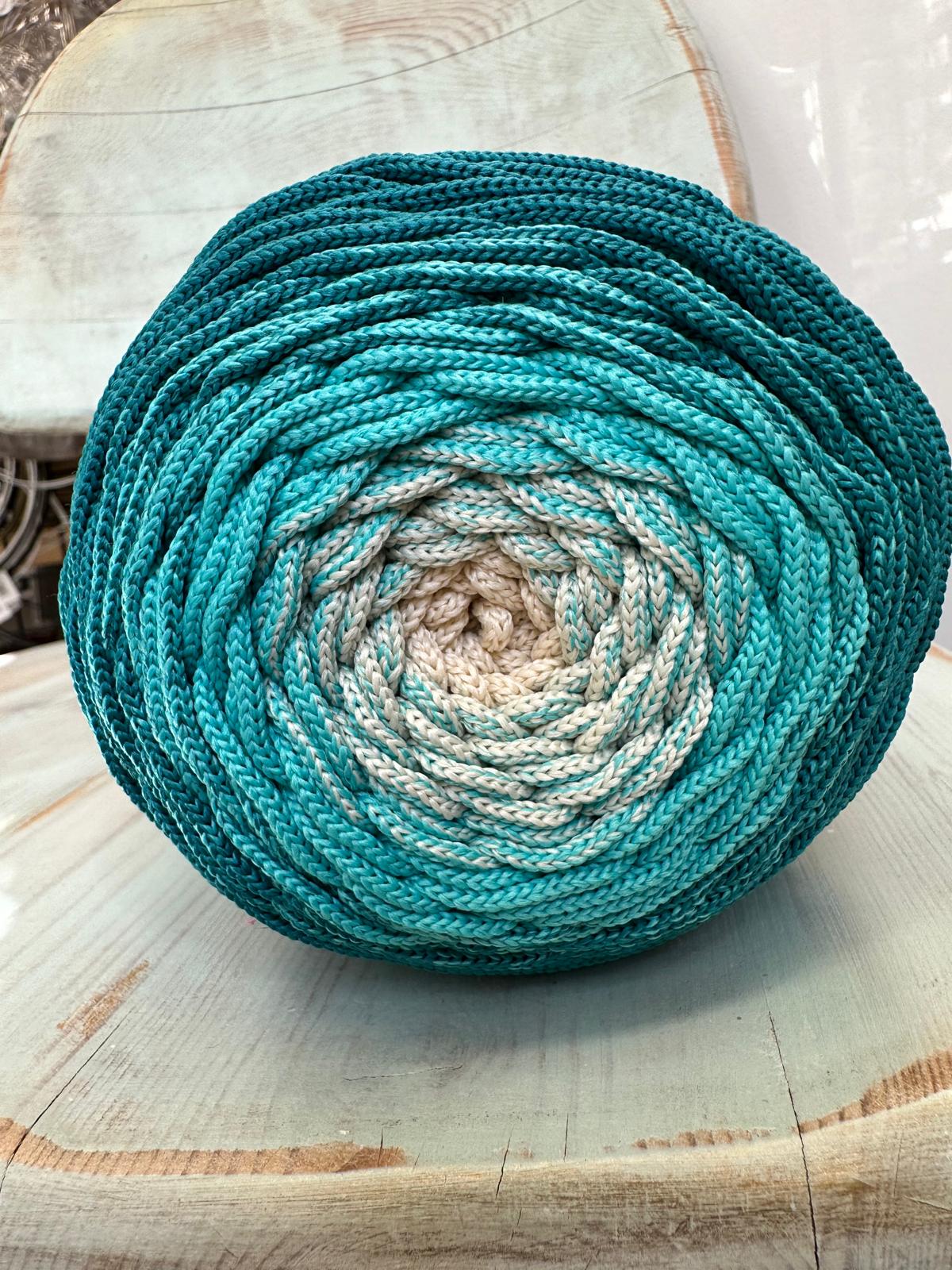 Polyestergarn | Ombre mit Farbverlauf | Stärke 3 mm | Länge 260 Meter | Verschiedene Farben