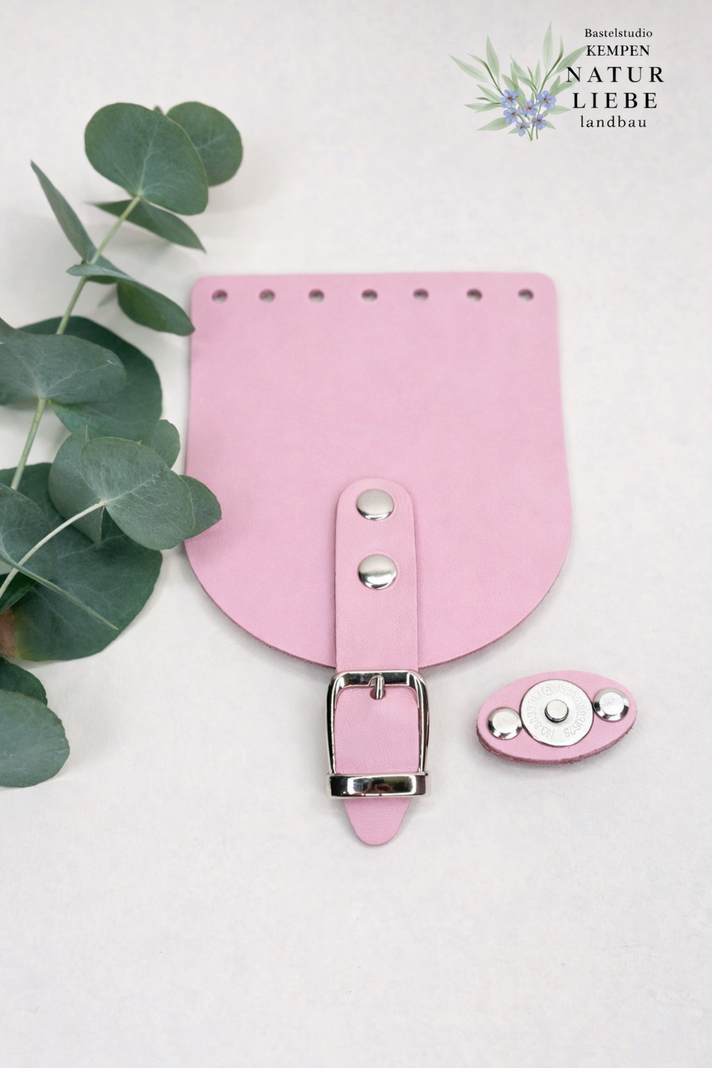Kleine Klappe mit kurzen Riemen und Magnet Verschluss | Aus Leder | 10 x 12 cm | Verschiedene Farben