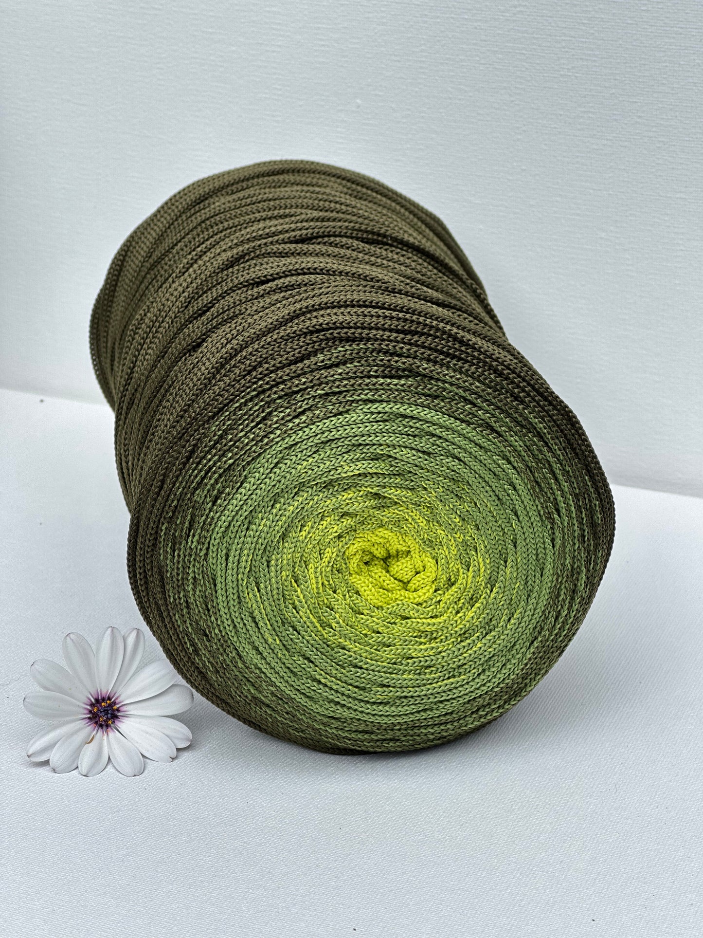 Polyestergarn | Ombre mit Farbverlauf | Stärke 5 mm | Länge 260 Meter | Verschiedene Farben