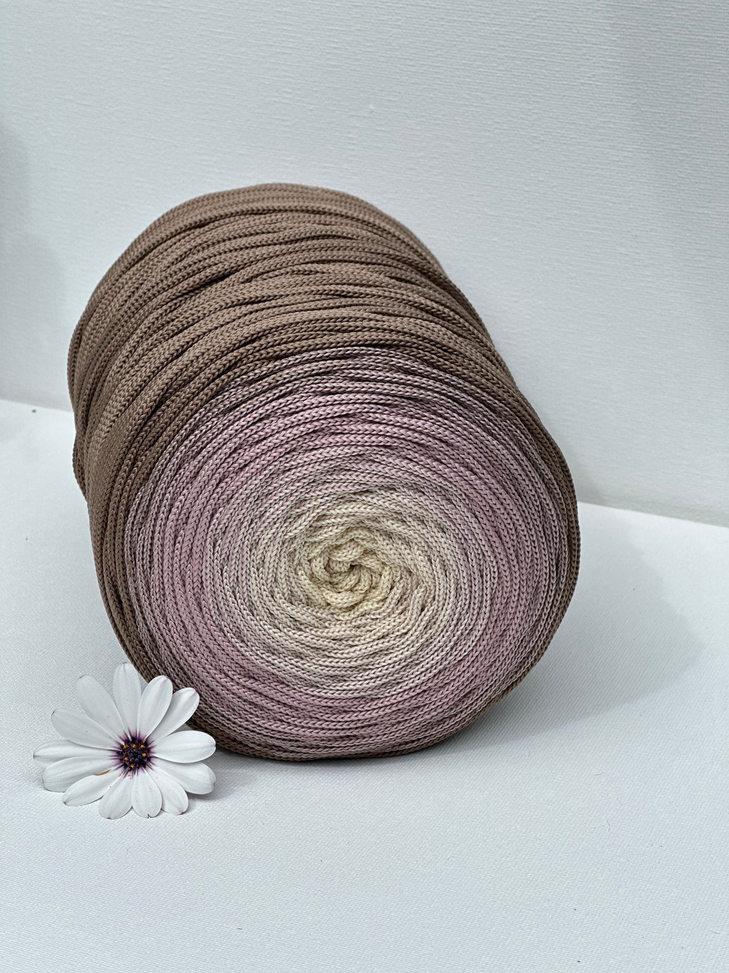 Polyestergarn | Ombre mit Farbverlauf | Stärke 5 mm | Länge 260 Meter | Verschiedene Farben