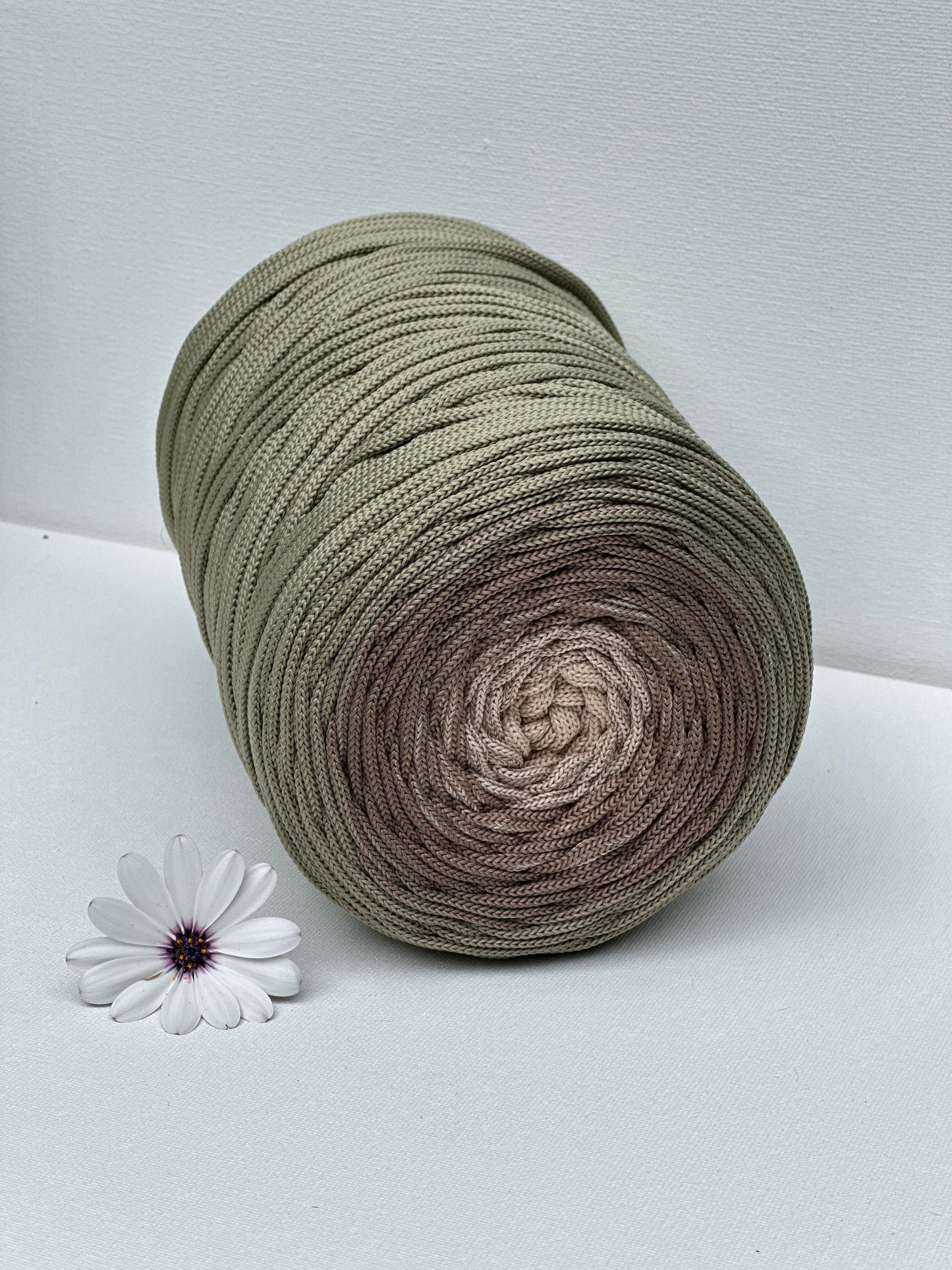 Polyestergarn | Ombre mit Farbverlauf | Stärke 5 mm | Länge 260 Meter | Verschiedene Farben