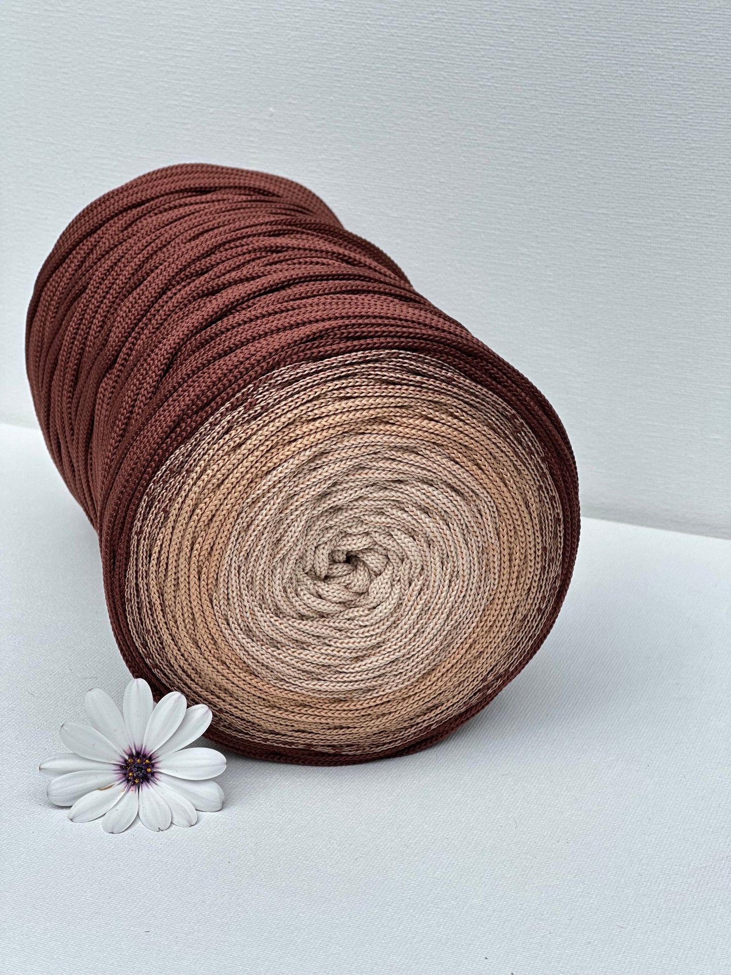 Polyestergarn | Ombre mit Farbverlauf | Stärke 5 mm | Länge 260 Meter | Verschiedene Farben