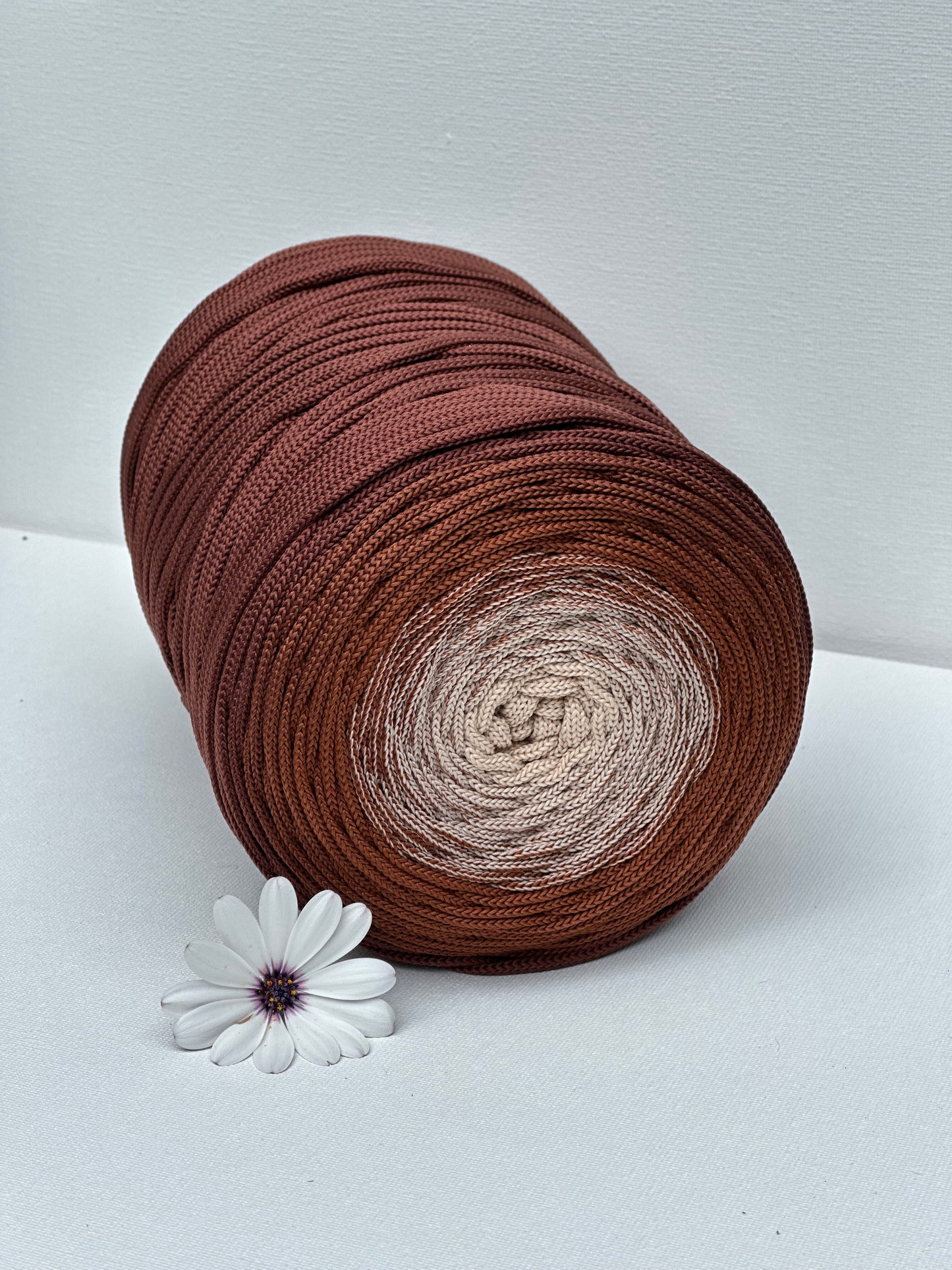 Polyestergarn | Ombre mit Farbverlauf | Stärke 5 mm | Länge 260 Meter | Verschiedene Farben