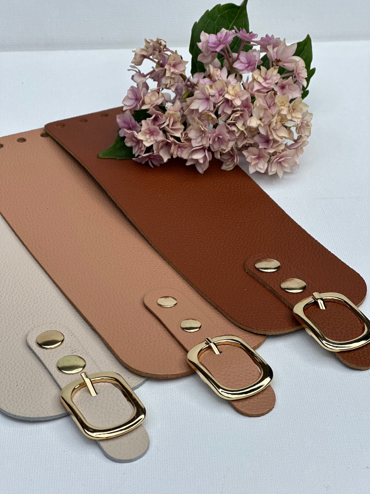 Taschenklappe 20 × 18 cm mit Magnetverschluss inklusive Nieten zur Befestigung