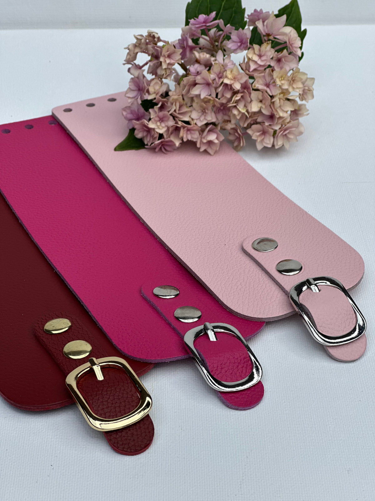 Taschenklappe 20 × 18 cm mit Griff und Magnetverschluss + Befestigung mit Nieten