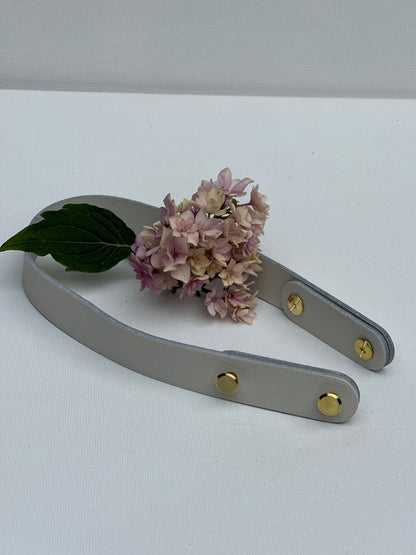 40 cm langer Befestigungsriemen mit Schraubnieten