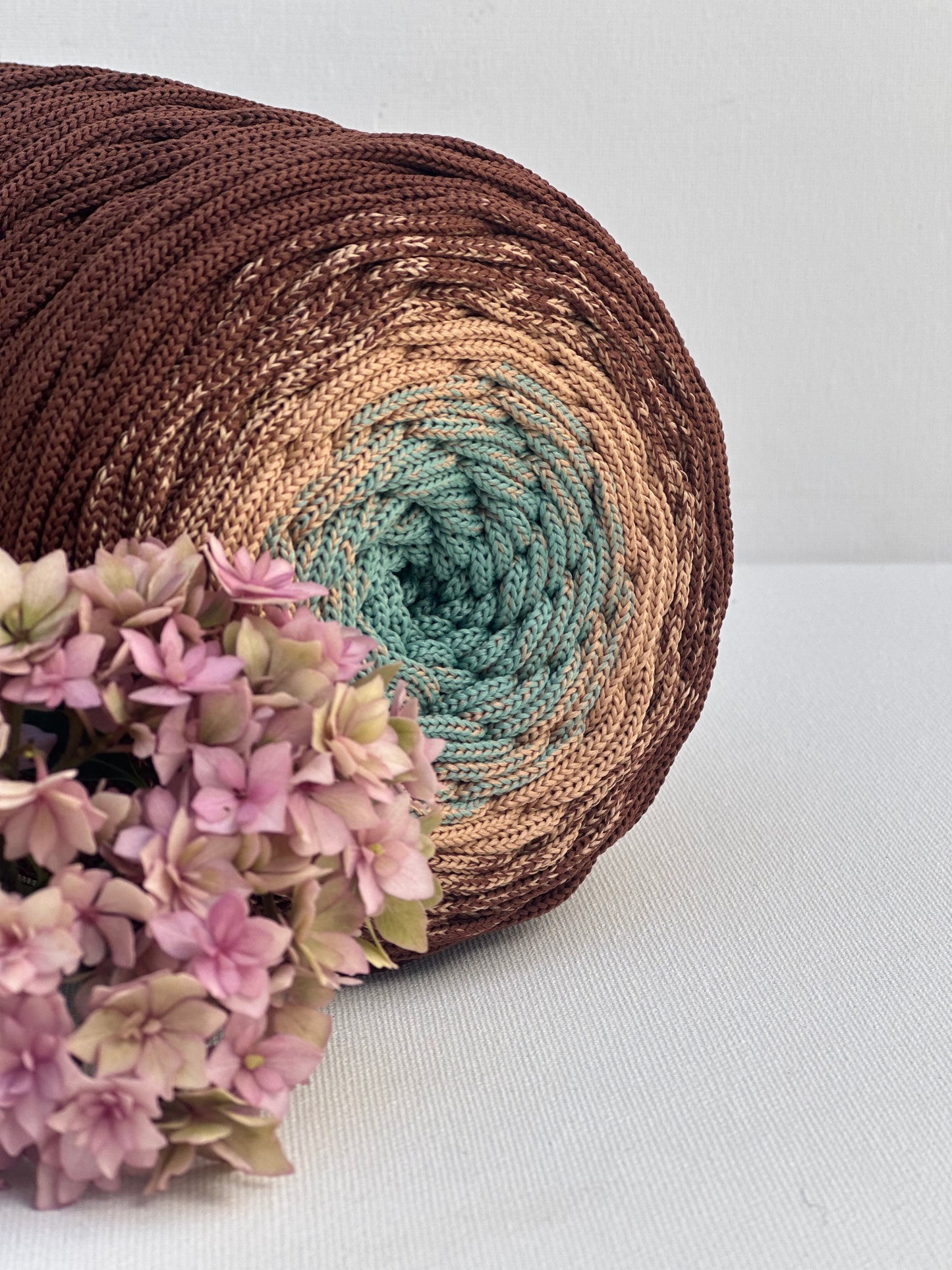 Polyestergarn | Ombre mit Farbverlauf | Stärke 3 mm | Länge 260 Meter | Verschiedene Farben