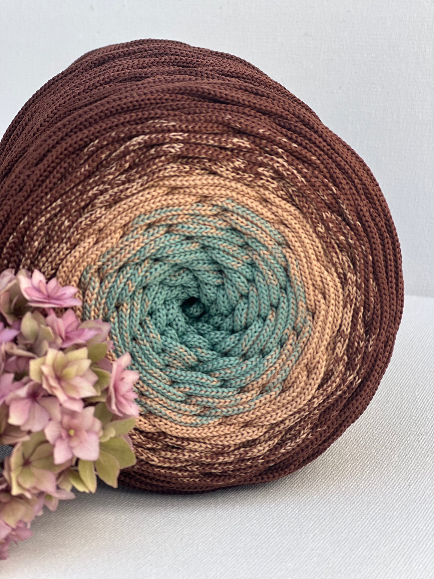 Polyestergarn | Ombre mit Farbverlauf | Stärke 3 mm | Länge 260 Meter | Verschiedene Farben
