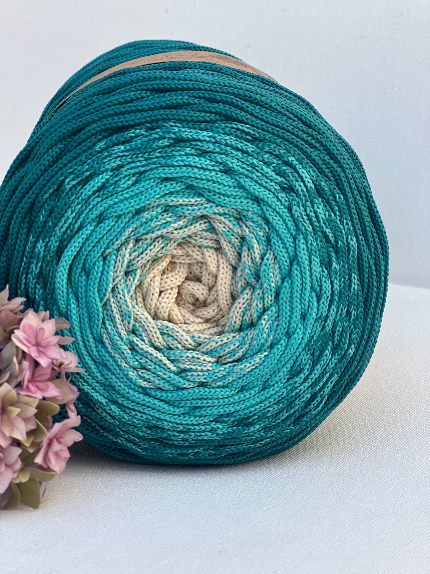 Polyestergarn | Ombre mit Farbverlauf | Stärke 3 mm | Länge 260 Meter | Verschiedene Farben