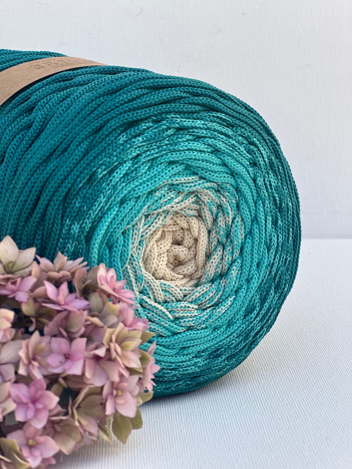 Polyestergarn | Ombre mit Farbverlauf | Stärke 3 mm | Länge 260 Meter | Verschiedene Farben