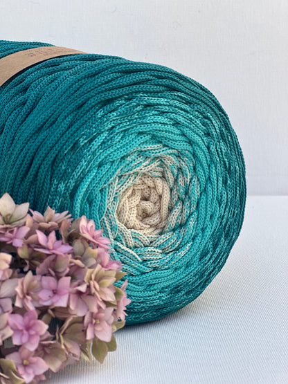 Polyestergarn | Ombre mit Farbverlauf | Stärke 3 mm | Länge 260 Meter | Verschiedene Farben
