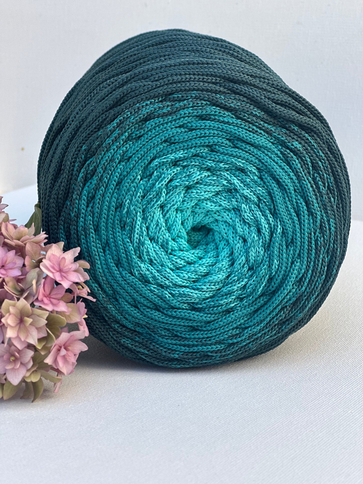 Polyestergarn | Ombre mit Farbverlauf | Stärke 3 mm | Länge 260 Meter | Verschiedene Farben