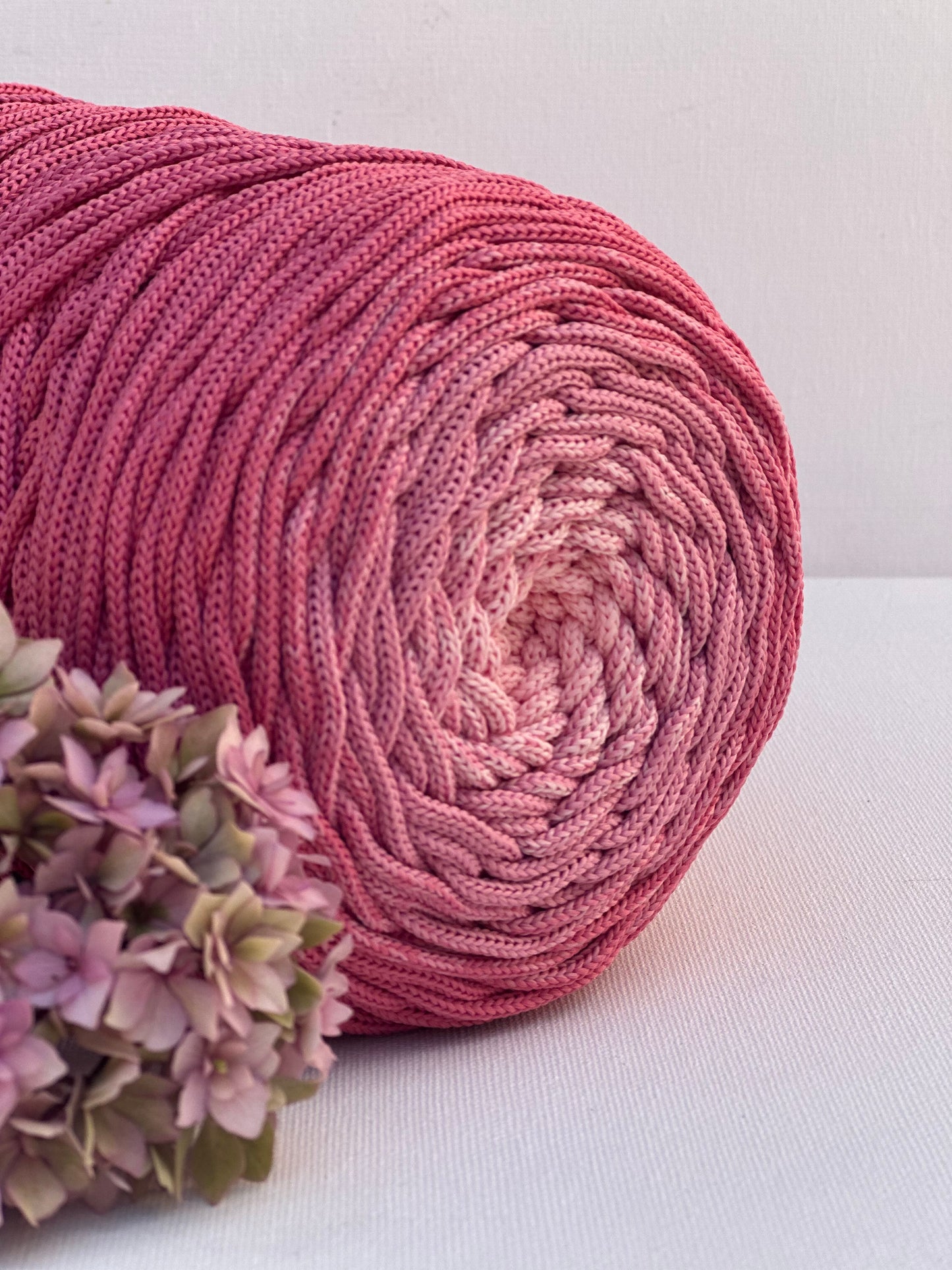 Polyestergarn | Ombre mit Farbverlauf | Stärke 3 mm | Länge 260 Meter | Verschiedene Farben