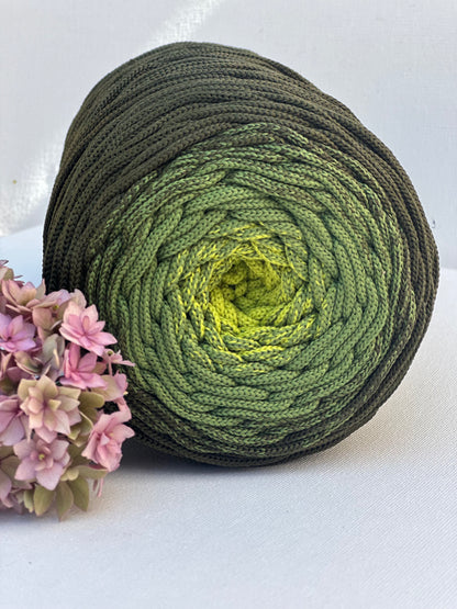 Polyestergarn | Ombre mit Farbverlauf | Stärke 3 mm | Länge 260 Meter | Verschiedene Farben