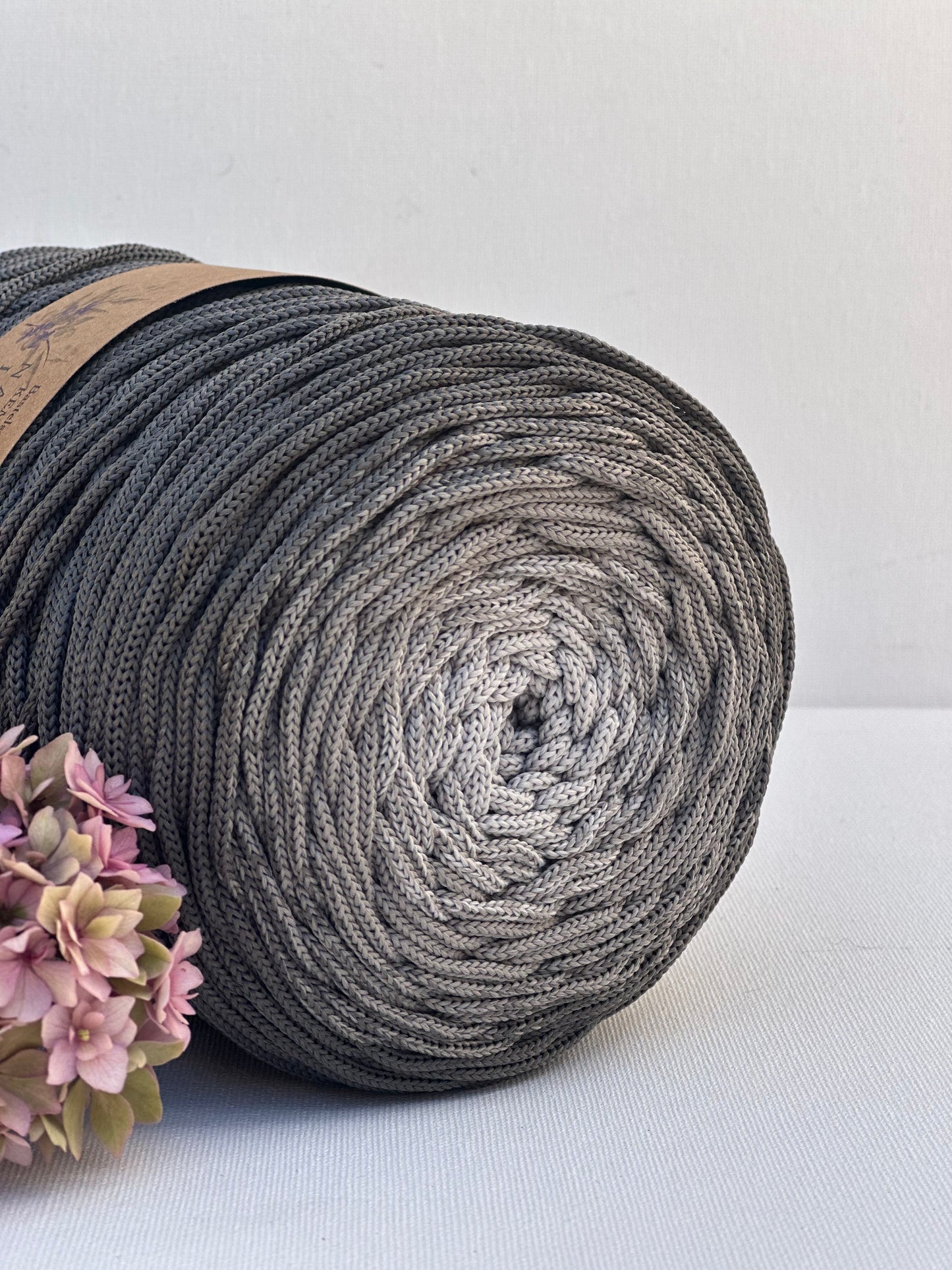 Polyestergarn | Ombre mit Farbverlauf | Stärke 3 mm | Länge 260 Meter | Verschiedene Farben