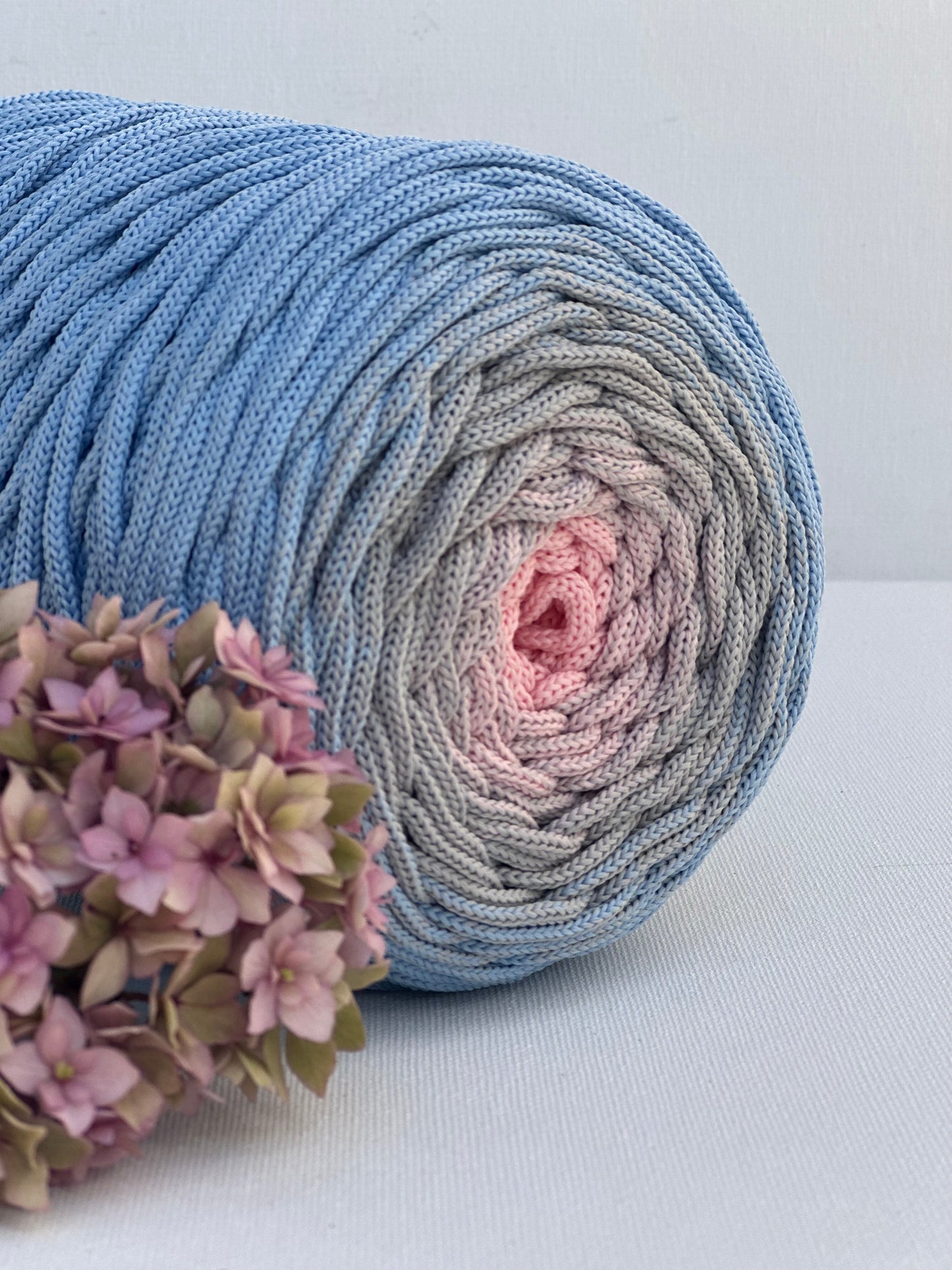 Polyestergarn | Ombre mit Farbverlauf | Stärke 3 mm | Länge 260 Meter | Verschiedene Farben