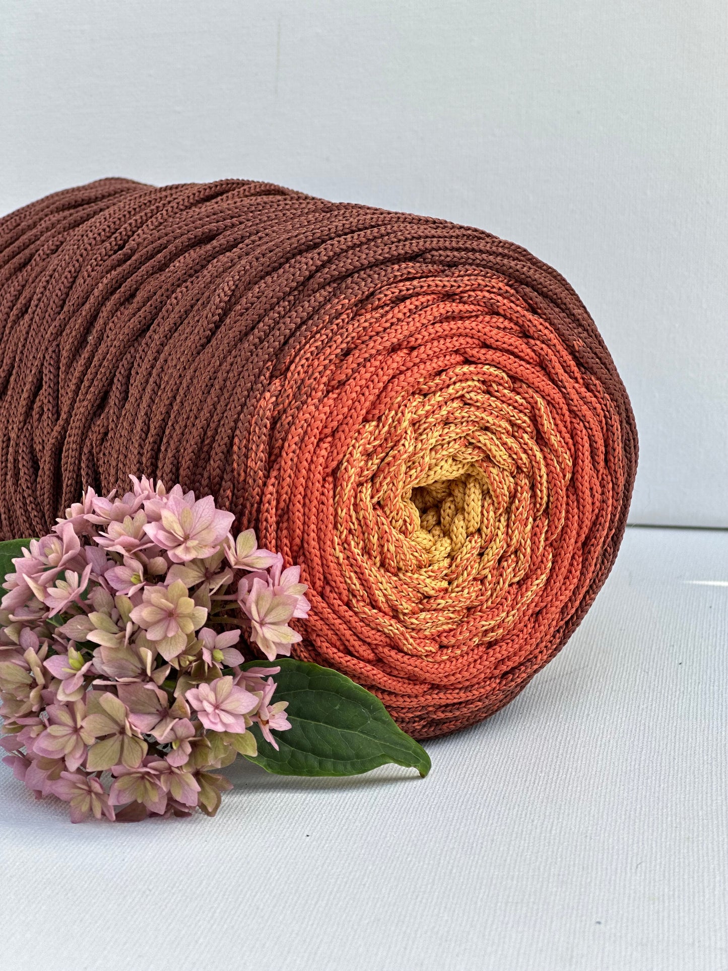 Polyestergarn | Ombre mit Farbverlauf | Stärke 3 mm | Länge 260 Meter | Verschiedene Farben
