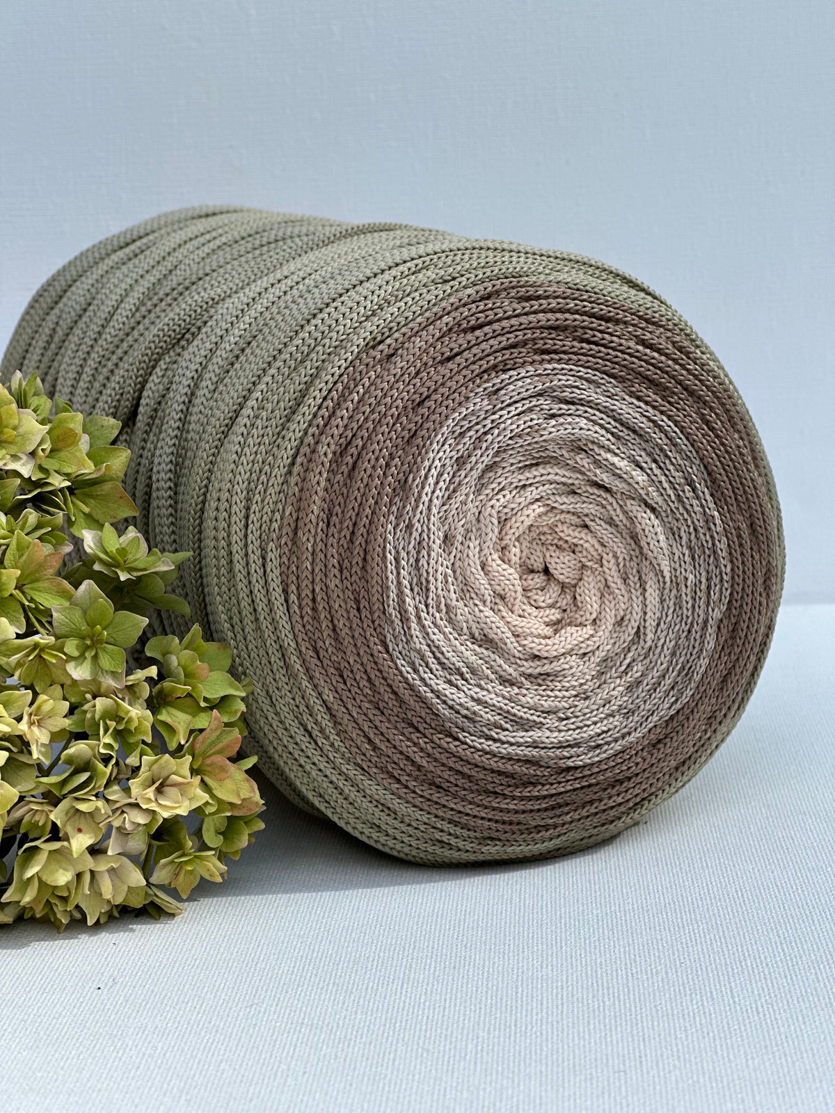 Polyestergarn | Ombre mit Farbverlauf | Stärke 5 mm | Länge 260 Meter | Verschiedene Farben