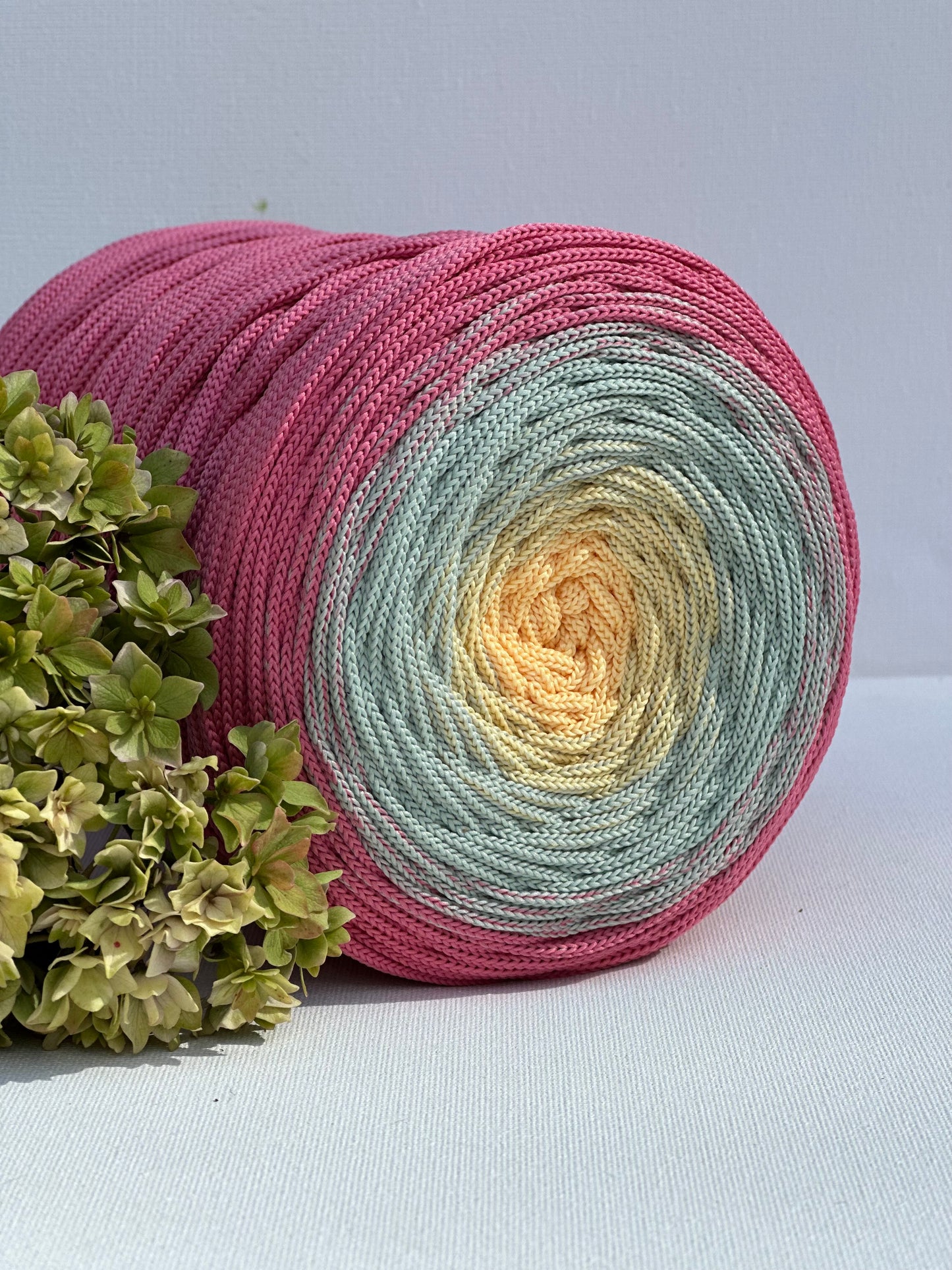 Polyestergarn | Ombre mit Farbverlauf | Stärke 5 mm | Länge 260 Meter | Verschiedene Farben