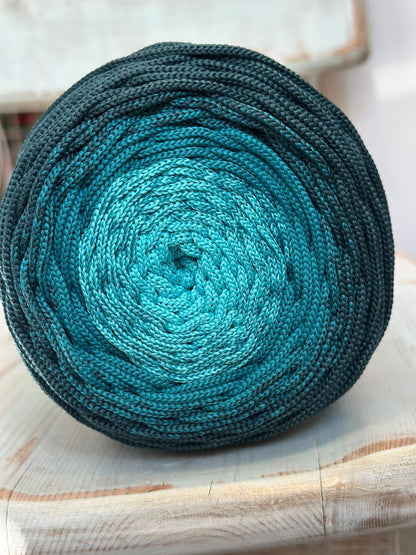 Polyestergarn | Ombre mit Farbverlauf | Stärke 3 mm | Länge 260 Meter | Verschiedene Farben