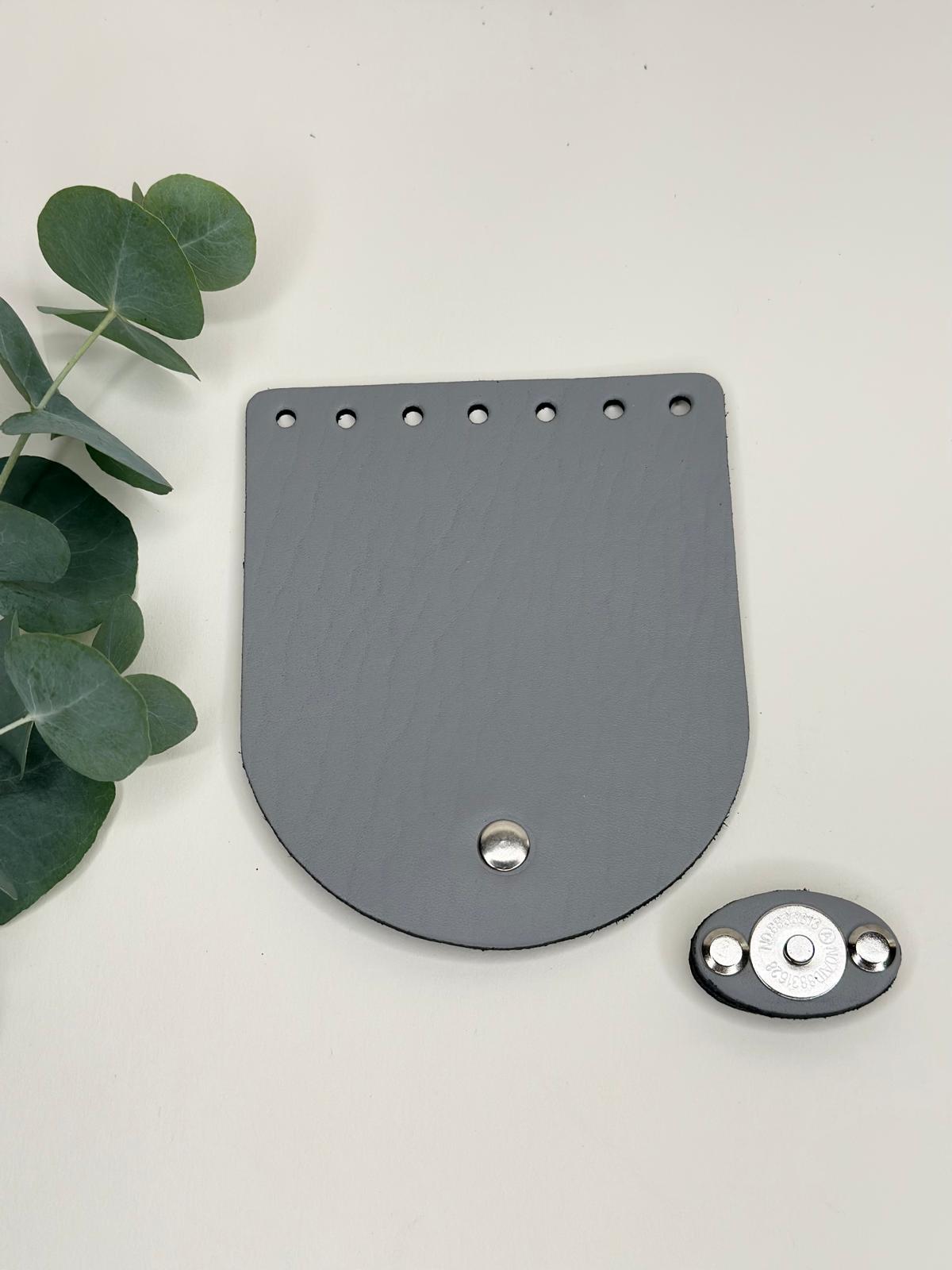 Kleine Klappe mit Magnetverschluss | Aus Leder | 10 x 12 cm | Verschiedene Farben