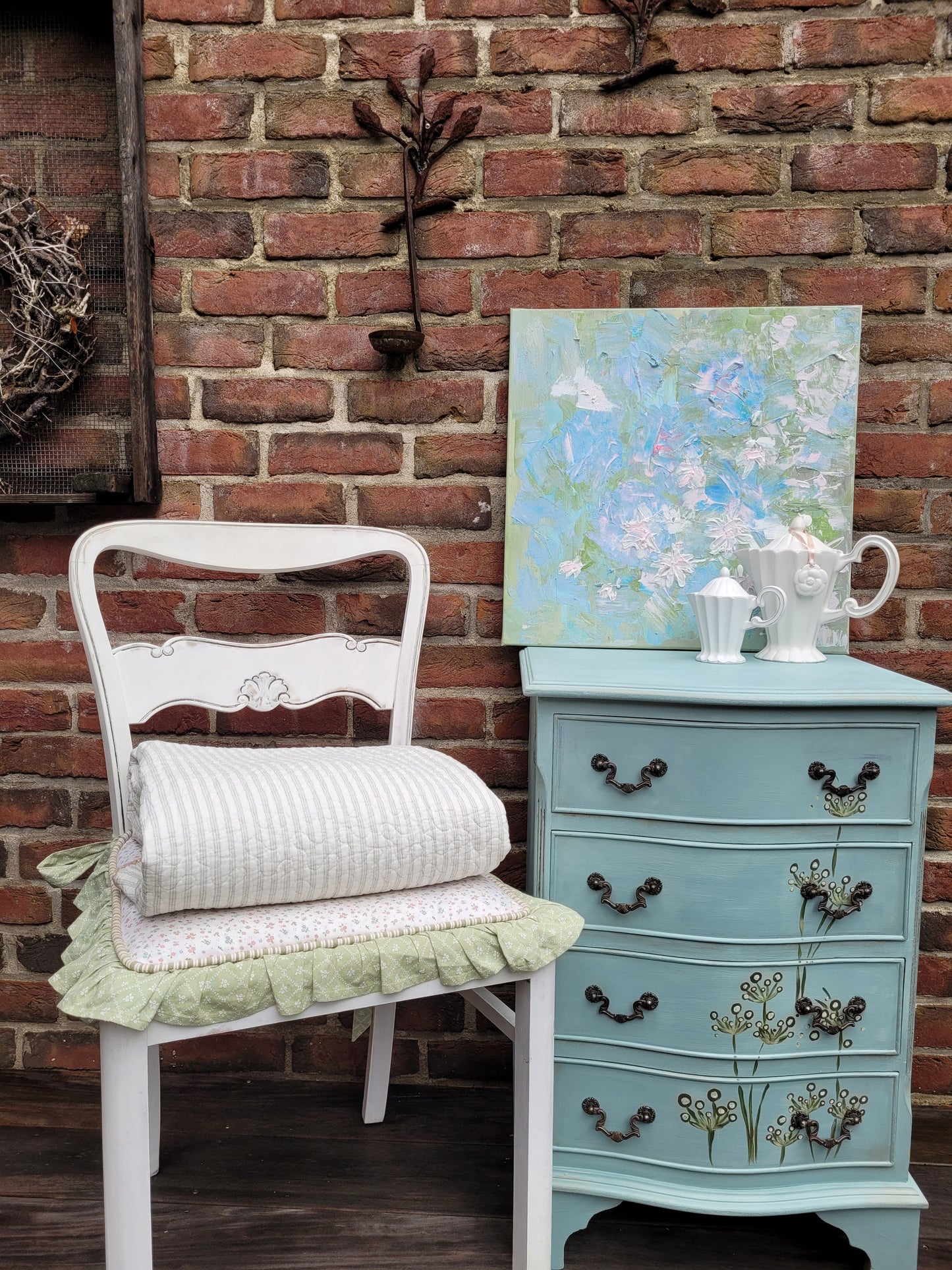 Kommode mit Schubladen im Stil Shabby Chic